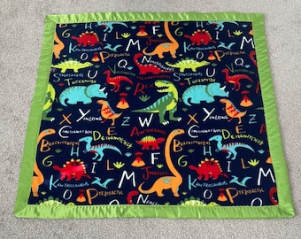 Multi dino's op marineblauwe babydeken