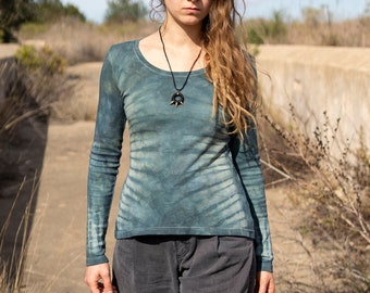 Hand-dyed Organic Long Sleeve Shirt "Atla" - Curvy Fit Tie-Dye Top - Alternative Women's Longsleeve