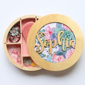 Blumenmädchen Geschenk, Haarbandhalter, Trinket Box, Schmuckschatulle mit Gravur, Blumen Schmuckschatulle, erste Schmuckschatulle, Monogrammbox, Geschenk für Mädchen