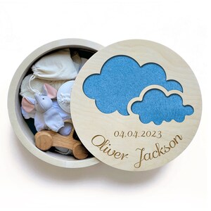Personalisierte Aufbewahrungsbox, Taufgeschenke für Jungen, Geschenk für Patenkind, individuelle Babykiste, große Holzkiste, Schatzkiste, Wolkenparty