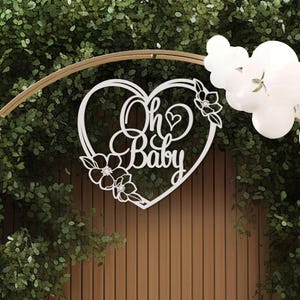 Elegante Herzform Holz Baby Shower Decor in Gold und Weiß