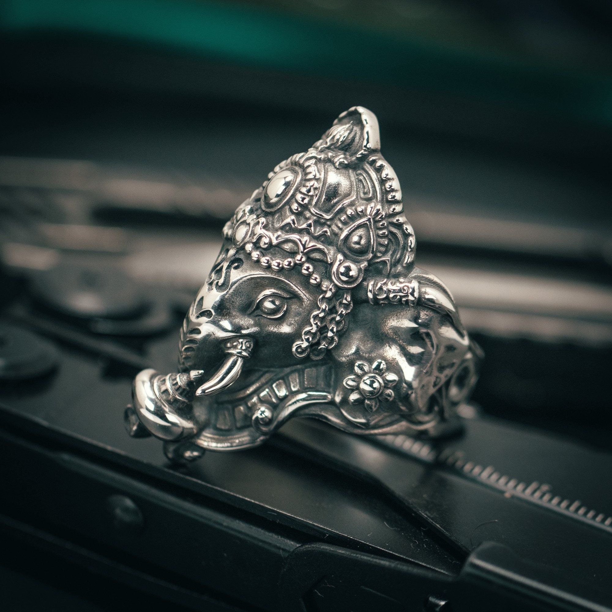 Unisex 92.5 925 Sterling Silver Lord Ganesha Ring at Rs 100/gram in Jaipur