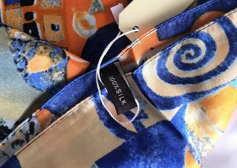 L'arbre de vie bleu. Klimt. Superbe écharpe en soie douce. Cadeau personnalisé/boîte de Noël disponible. Un super cadeau pour la fête des mères image 5