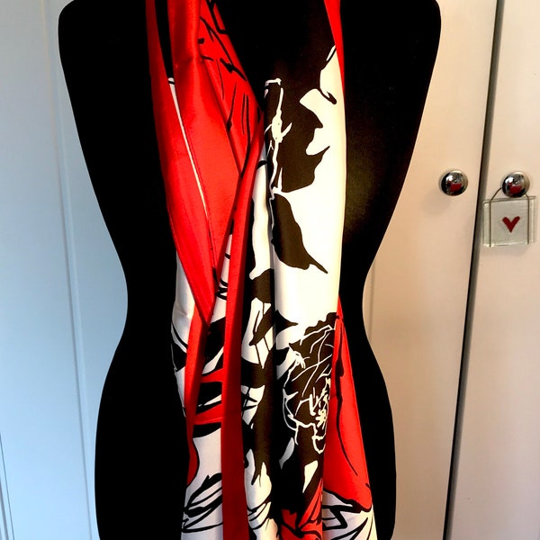 Foulard luxueux en soie douce. Thème design roses rouges. Un super cadeau pour la fête des mères ! Cadeau personnalisé/boîte de Noël disponible.