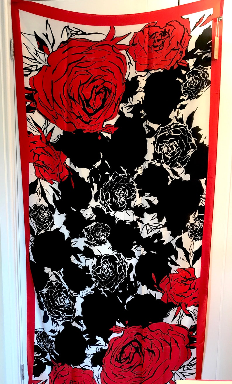 Luxurious soft silk scarf. Red roses designer theme. Great Mother's Day gift Personalised gift/Xmas box available. zdjęcie 3