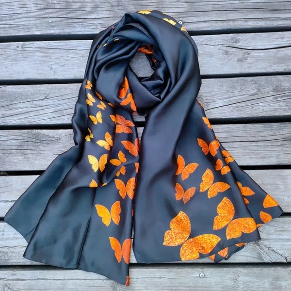 Superbe écharpe papillon noire et orange en soie douce. Cadeau personnalisé/boîte de Noël disponible. Un super cadeau pour la fête des mères !