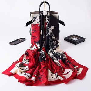 Luxurious soft silk scarf. Red roses designer theme. Great Mother's Day gift Personalised gift/Xmas box available. zdjęcie 5