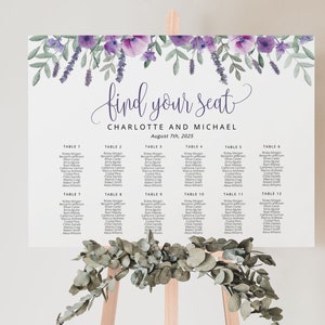 Puede incluir: Un plano de asientos de boda con un dise&ntilde;o floral en tonos morados y verdes. El plano enumera los nombres de los invitados y sus mesas asignadas. El texto dice "find your seat" y "Charlotte and Michael" con la fecha "August 7th, 2025".