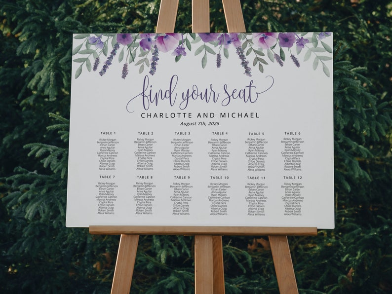 Puede incluir: Un plano de asientos de boda floral morado y verde con el texto "find your seat" y "CHARLOTTE AND MICHAEL" con la fecha "August 7th, 2025". El gr&aacute;fico enumera los nombres de los invitados asignados a cada mesa.
