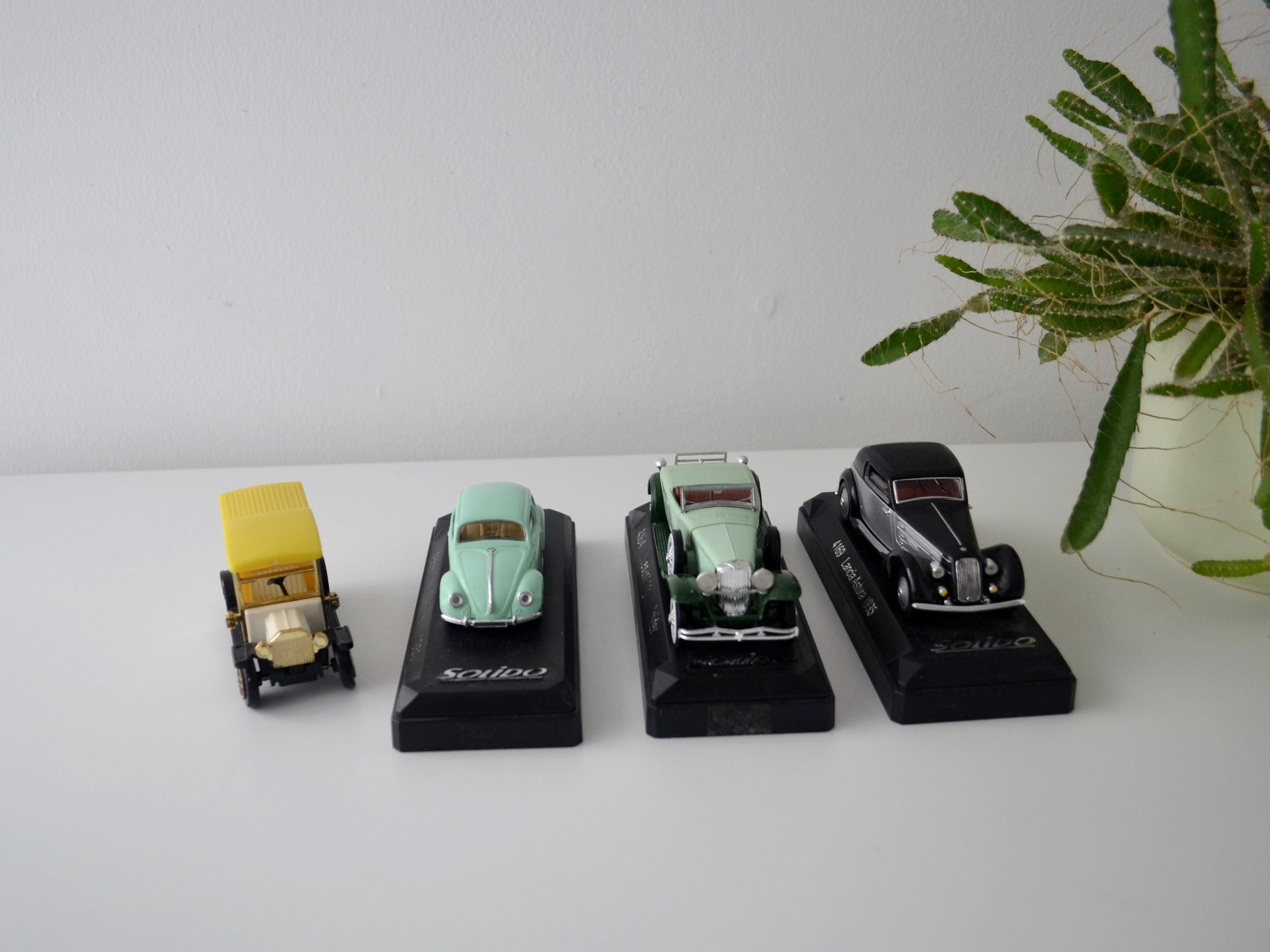 Solido Setof 4 Model Car Collection Vintage Display Set Classic