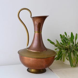 銅製の花瓶、銅製の水差し、ヴィンテージの花瓶の装飾、銅製のフラワー
