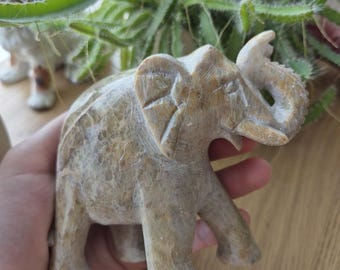 彫刻された石の象の置物 - Etsy 日本