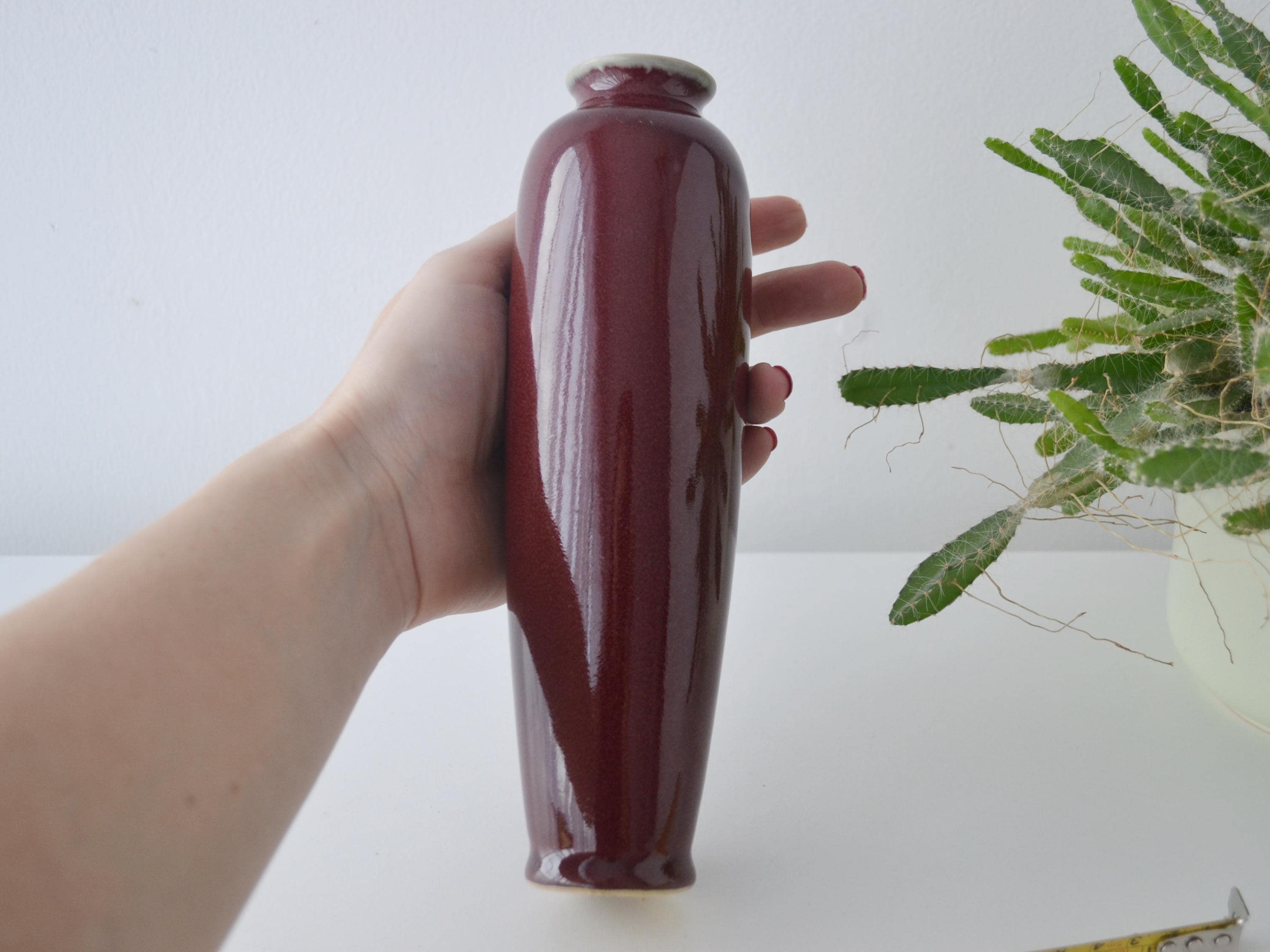 円筒形赤褐色陶器花器 Ceramic vase burgundy vintage - Etsy 日本