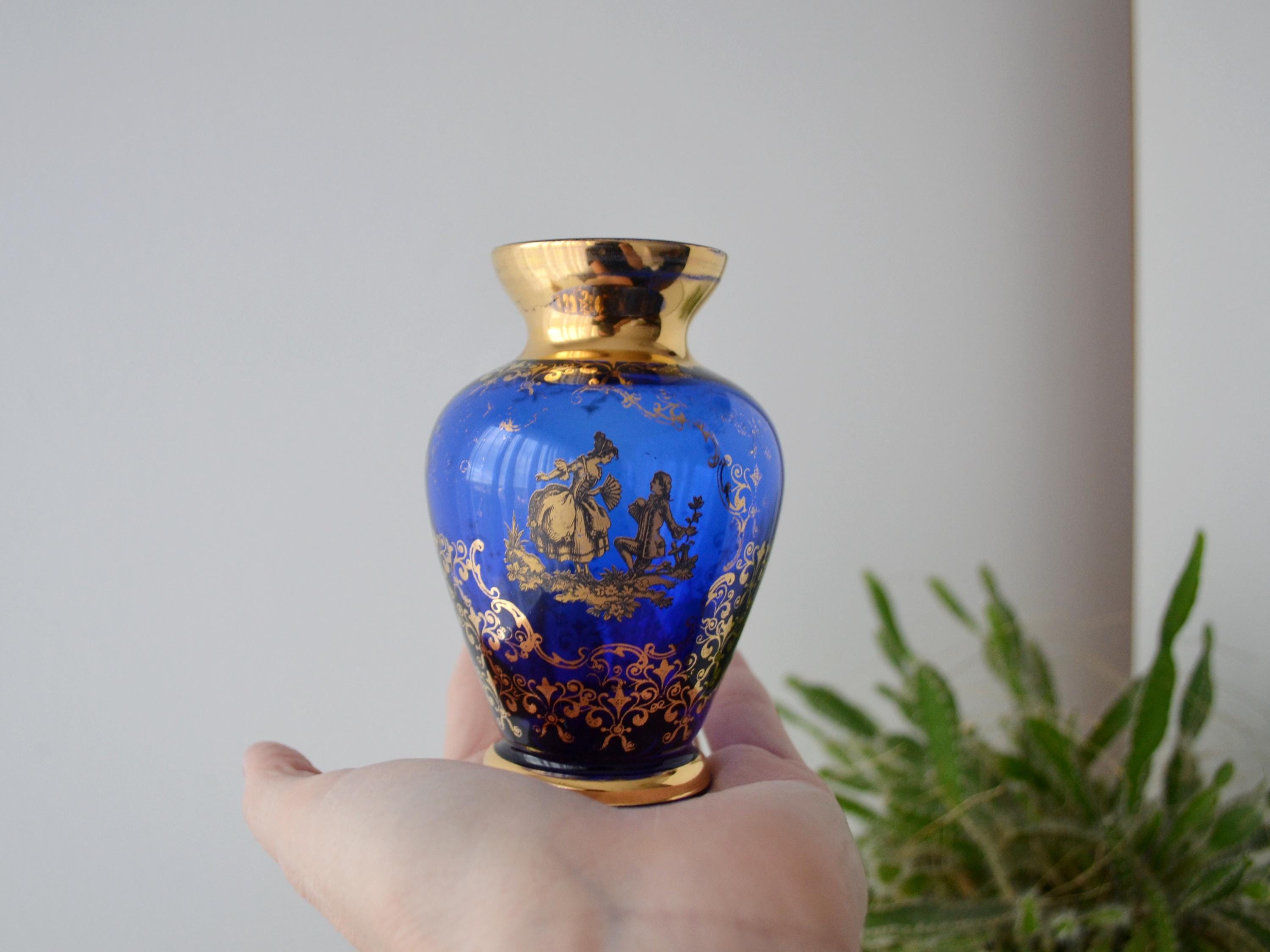 ヴィンテージチェコボヘミアン手吹きコバルトガラス花瓶｜金彩で宮廷風