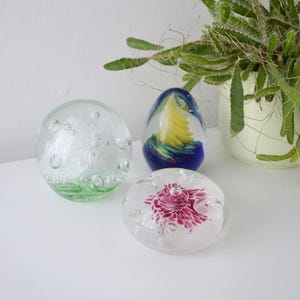 Blue glass paperweight egg pink paperweight yellow glass ornament green globe peperweight