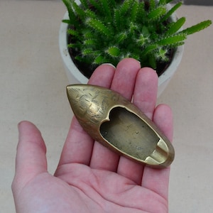 Schuh Aschenbecher Blatt und Blumen kleine ahtray vintage massive Messing Schale Schmuck Ständer Vine Dekor Schuhe.