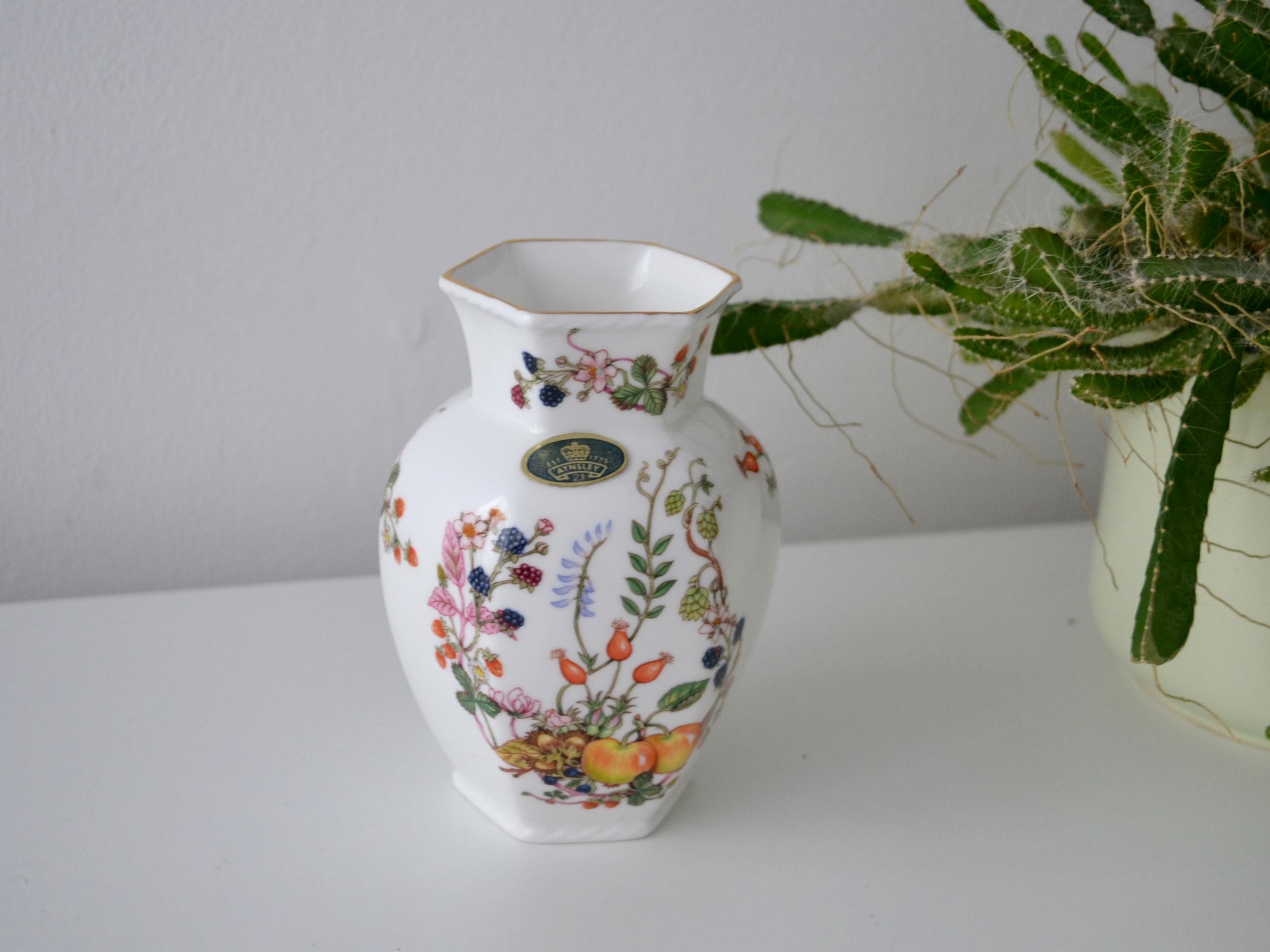 エインズレイ サマセット ボーンチャイナ 六角形花瓶 | 13 cm 花柄