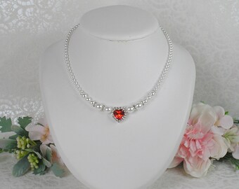 Collier Mariage Valéria perles renaissance blanches coeur strass cristal rouge et rondelle strass