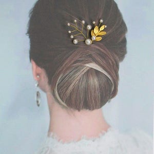 Parure pic chignon ref Gloria Feuillage Doré et perles renaissance blanches image 1