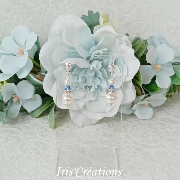 Boucles d'oreilles Mariage Lysiana perles renaissance blanches cristal bleu et rondelles strass