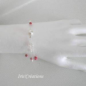 Bracelet Mariage Elina perles blanches et rouges avec plumes de coq filant image 2