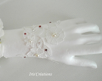 Bracelet Manchette Mariage Sofia dentelle ivoire clair perles et strass de swarovski ivoire et rouge