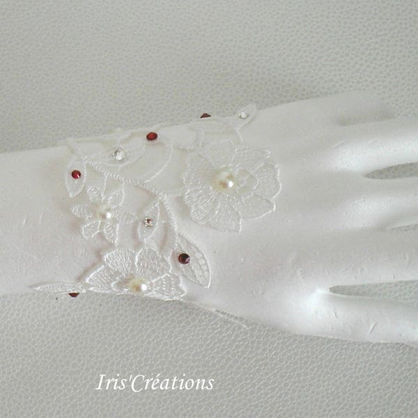 Bracelet Manchette Mariage Sofia dentelle ivoire clair perles et strass de swarovski ivoire et rouge