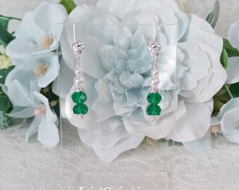 Boucles d'oreilles Swana perles cristal vert émeraude et perles renaissance blanches