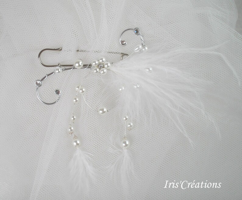 Attache traine ref Vanessa perles et plumes blanches ou ivoire et strass de swarovski image 3