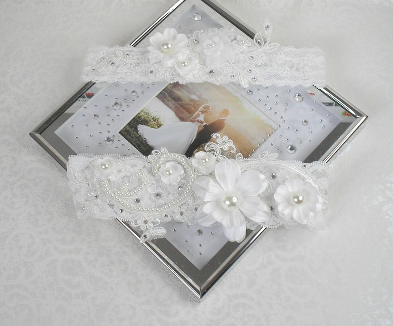 Jarretière double dentelle et fleurs dentelle blanc cassé perles et strass de swarovski image 1
