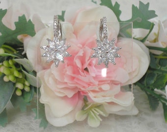 Boucles d'oreilles mariage argentées vintage fleur strass cristal zircon