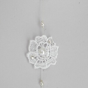 Bijou de dos Sofia fleur dentelle blanche ou blanc cassé/ivoire perles et strass de swarovski image 2