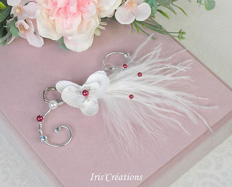 Attache traine Orchidée blanche et rouge perles plumes autruches duvet et strass image 2