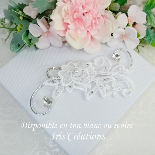 Attache traine ref Lara fleurs dentelle blanches ou ivoire clair et strass de swarovski