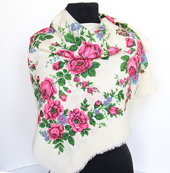 SALE ! Vintage shawl Russian shawl Wool floral sca