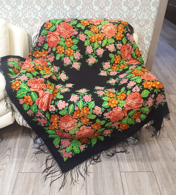 SALE ! Vintage shawl Russian shawl Wool floral sca
