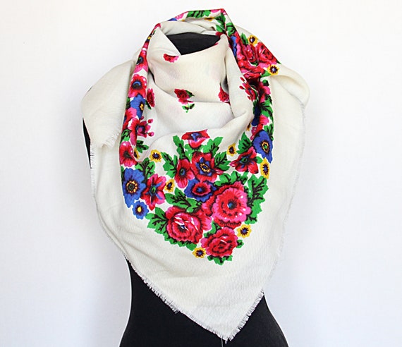 SALE ! Vintage shawl Russian shawl Wool floral sca