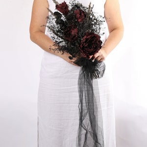 Black burgundy wedding bouquet with long black veil, wedding bouquet with lunaria stems, burgundy peonies