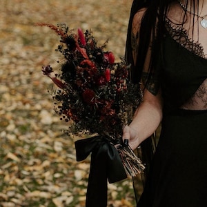 Black burgundy wildflower bouquet, black dark red Halloween wedding bouquet, burgundy gothic wedding bouquet