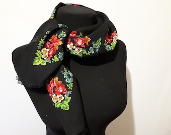SALE ! Vintage shawl Russian shawl Wool floral scarf Vintage shawl Women shawl  Wedding shawl made in USSR