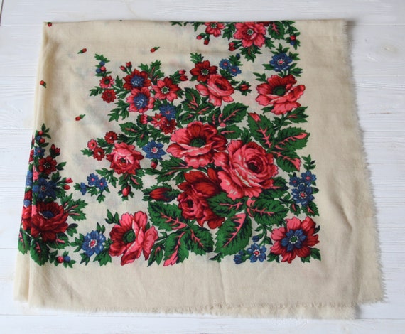 SALE ! Vintage shawl Russian shawl Wool floral sca