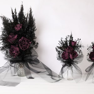 Black dark purple eggplant wedding bouquet with black veil, wedding bouquet in eggplant colored, dark purple eggplant colored peonies