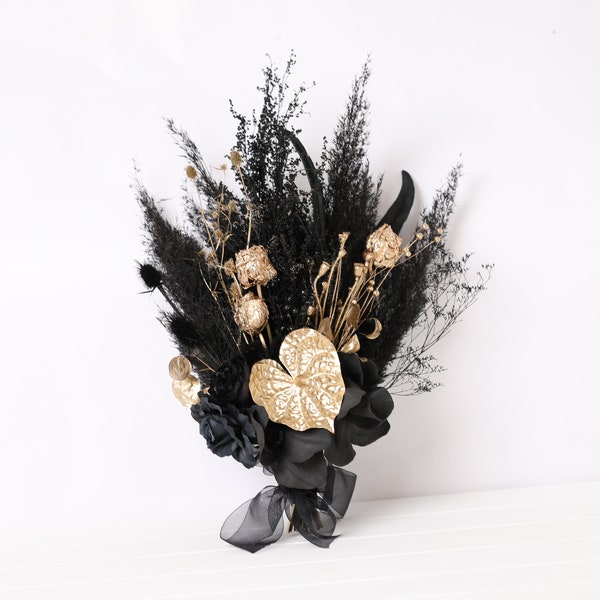 Black gold wildflower bouquet, gothic wedding bouquet with black feather, lunaria stems, pampas grass, black gold wedding