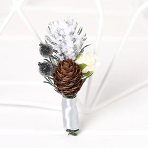 Pine cone Christmas Boutonniere, white black Christmas Boutonniere, winter wedding Boutonniere, Holiday pine cone Christmas Tree Boutonniere