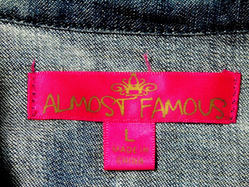 Almost Famous denim shirt women/'s large with bleach peace design