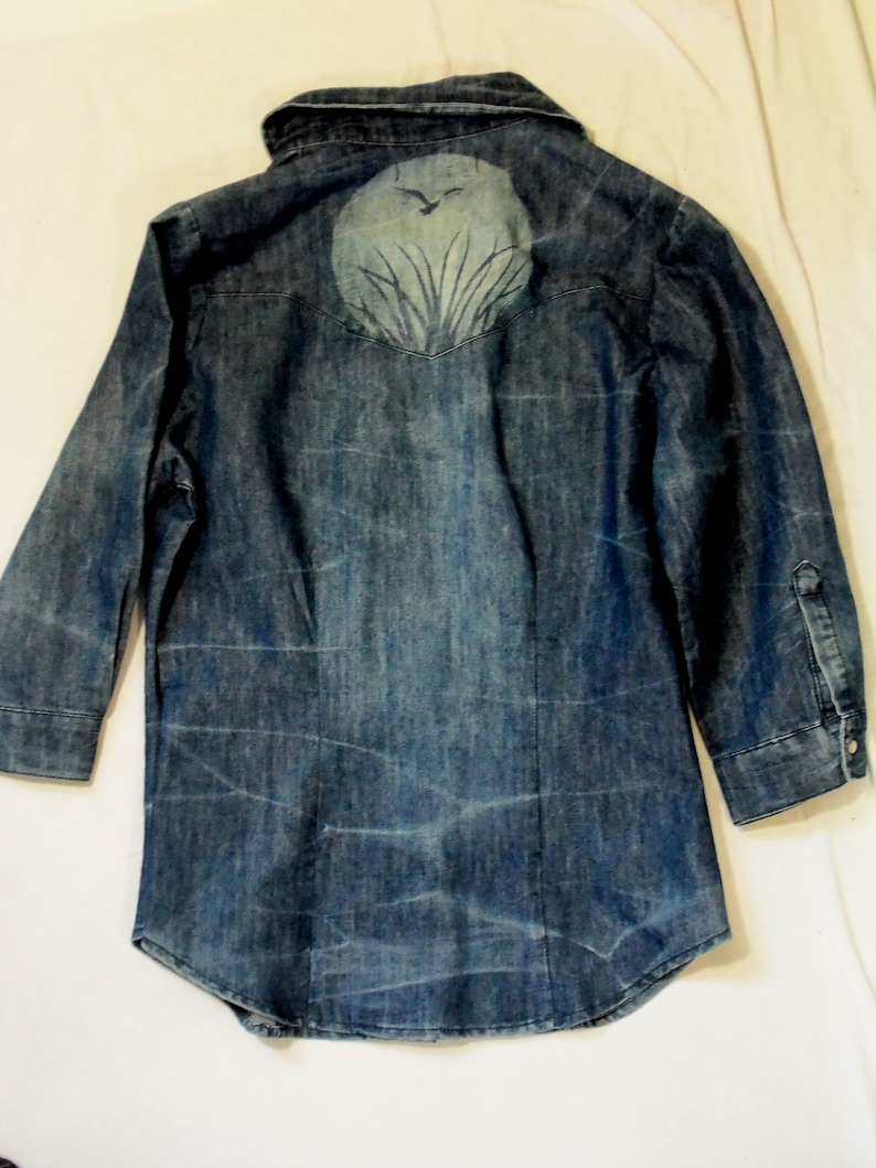 Almost Famous denim shirt women/'s large with bleach peace design