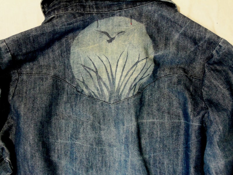 Almost Famous denim shirt women/'s large with bleach peace design