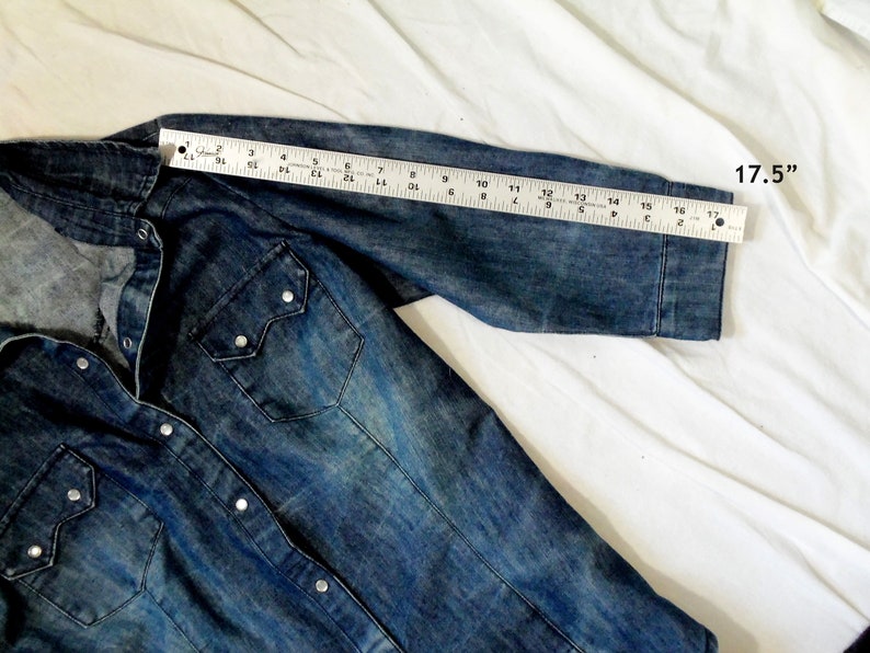 Almost Famous denim shirt women/'s large with bleach peace design