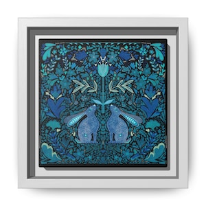 Duas Lebres, Tela emoldurada, Arte Popular por Kayla Cooper/BrightPopShop
