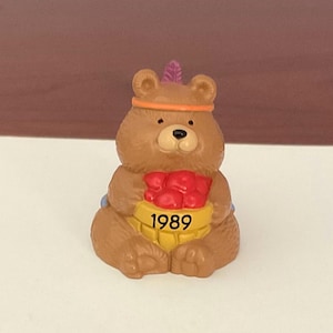 Hallmark Merry Miniature Bear with Apples 1989